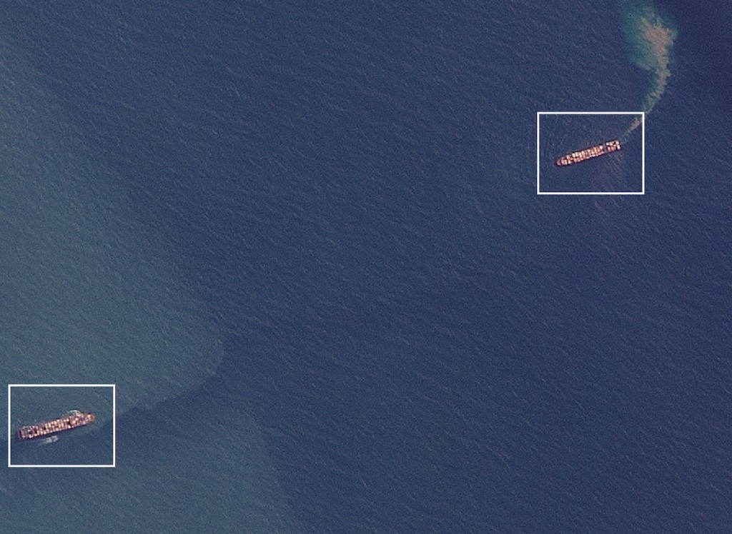 兩艘由伊朗伊斯蘭共和國航運公司（IRISL）擁有的貨輪在中國珠海高欄港外海交會。Planet Labs