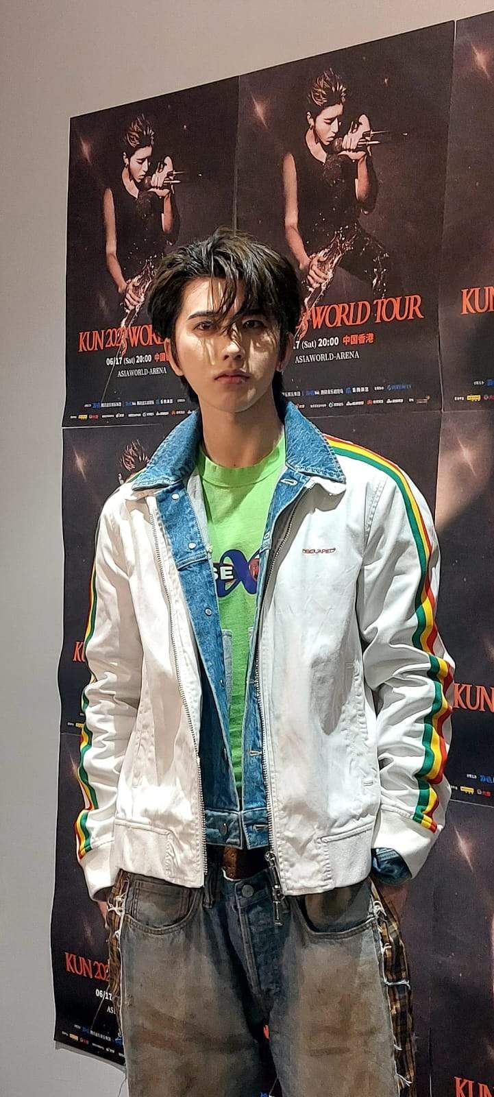 歌手蔡徐坤捐善款100萬元。 歌手蔡徐坤捐善款100萬元。