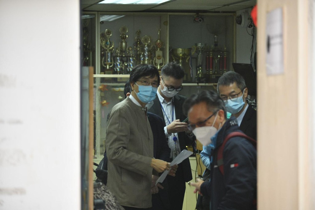 袁國勇及黃加慶等到場視察。