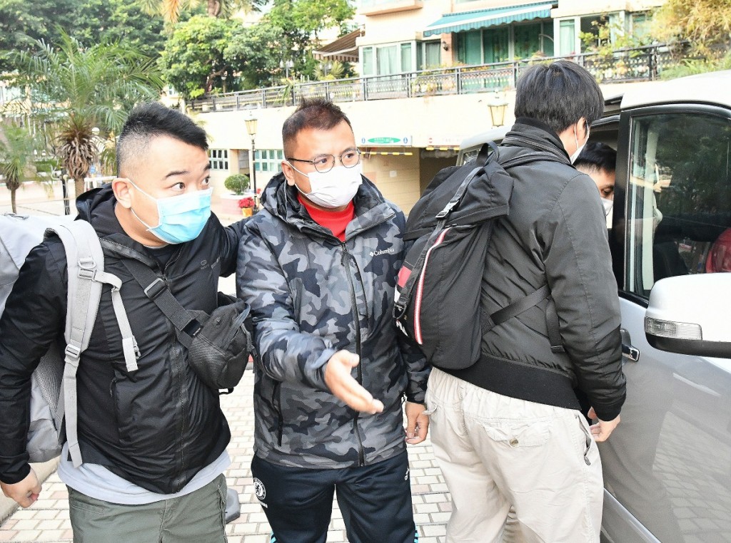 陳朗昇被帶走協助調查。