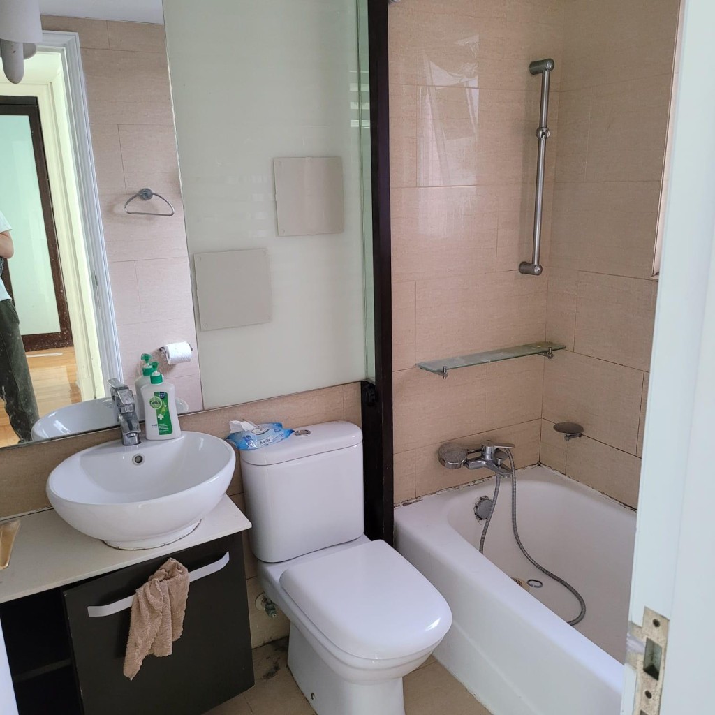 浴室設有浴缸，閒時可享受浸浴舒展身心。