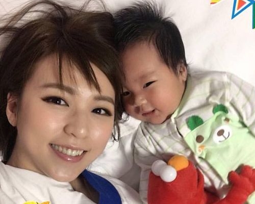 孫慧雪囝囝玩親子問答遊戲每次都答：我。