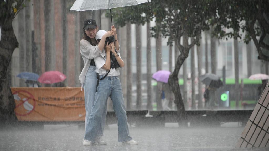 天文台︱早上有大驟雨及雷暴多處地區錄得約30毫米雨量（附九天天氣預報）