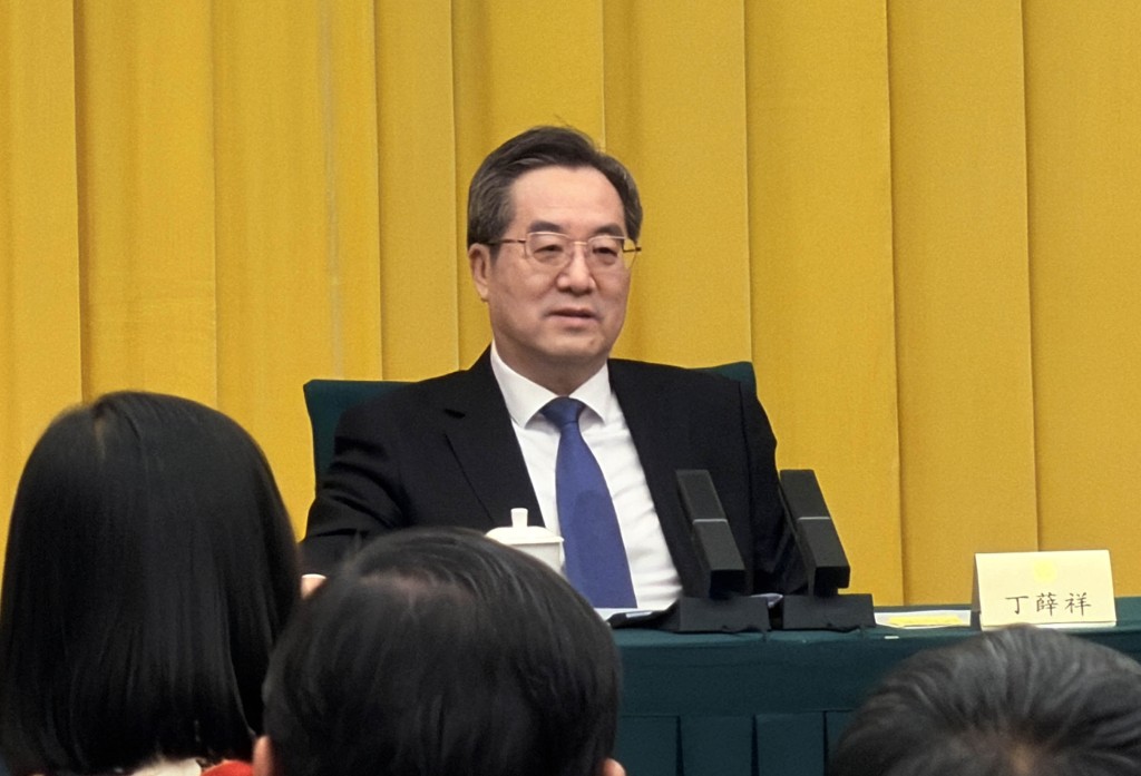 國務院副總理丁薛祥在會見港區人大政協時,強調行政主導不是行政長官一個人的事。 國務院副總理丁薛祥在會見港區人大政協時,強調行政主導不是行政長官一個人的事。