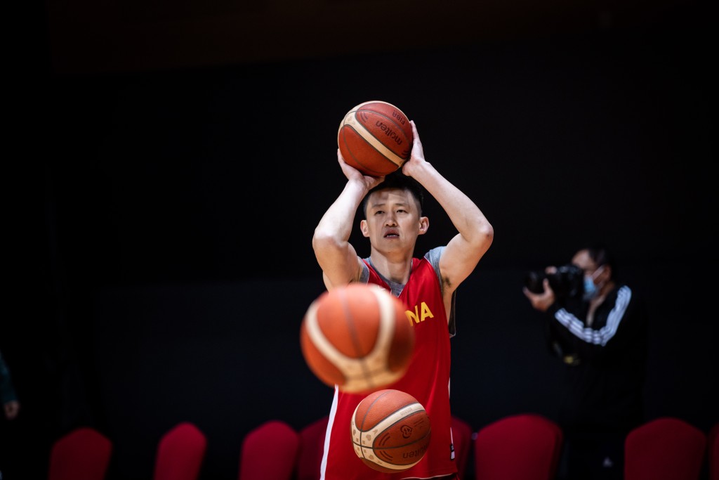 国篮积极备战。FIBA图片