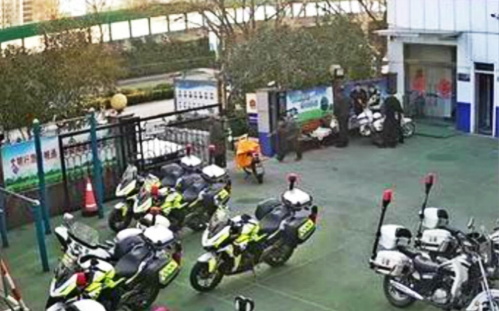 山東交警自費承包一車豆腐。網上圖片