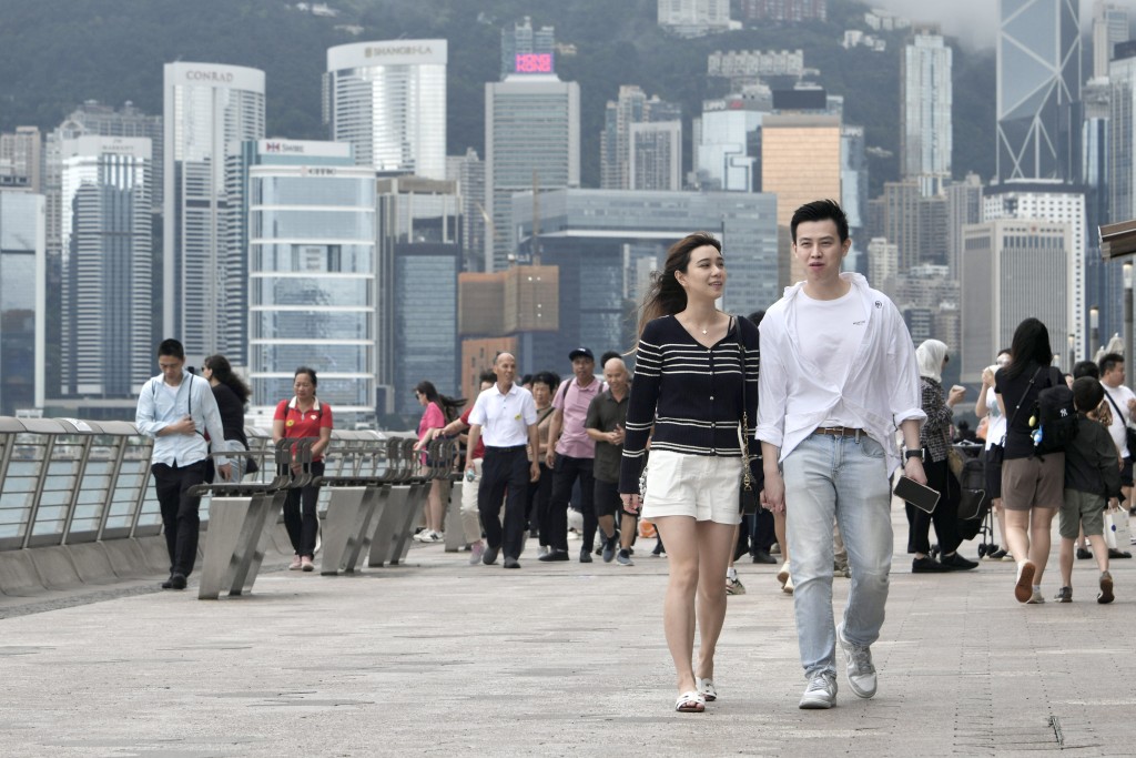 携程 （9961） 最新数据显示，五一黄金周假期期间， 香港成为受国际旅客欢迎的旅游目的地三甲