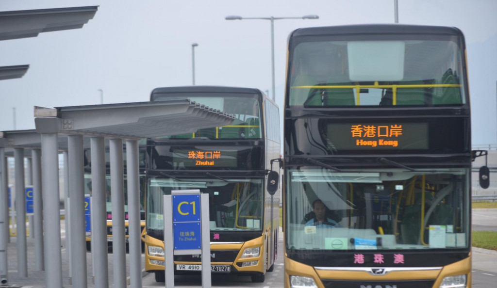 港珠澳大橋穿梭巴士亦增加班次。
