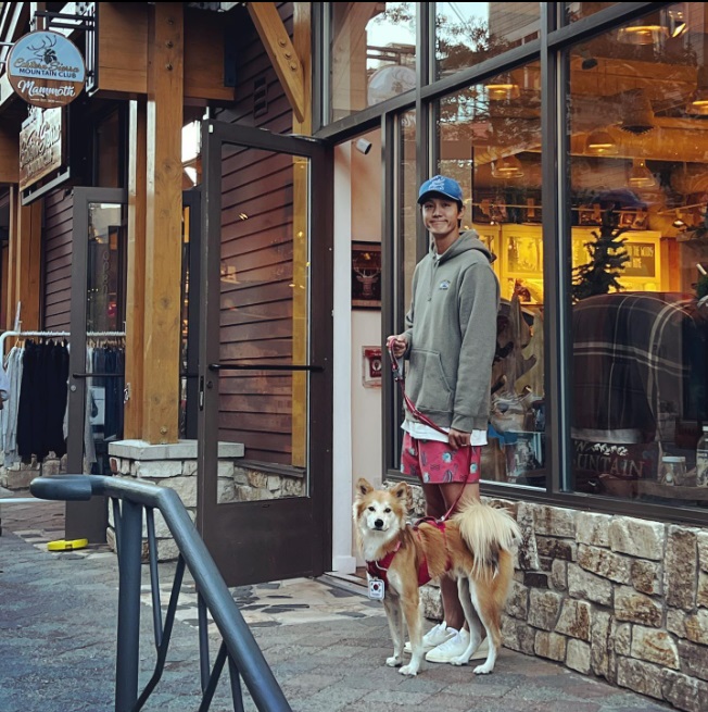 李己雨不時在網上公開與愛犬的合照。