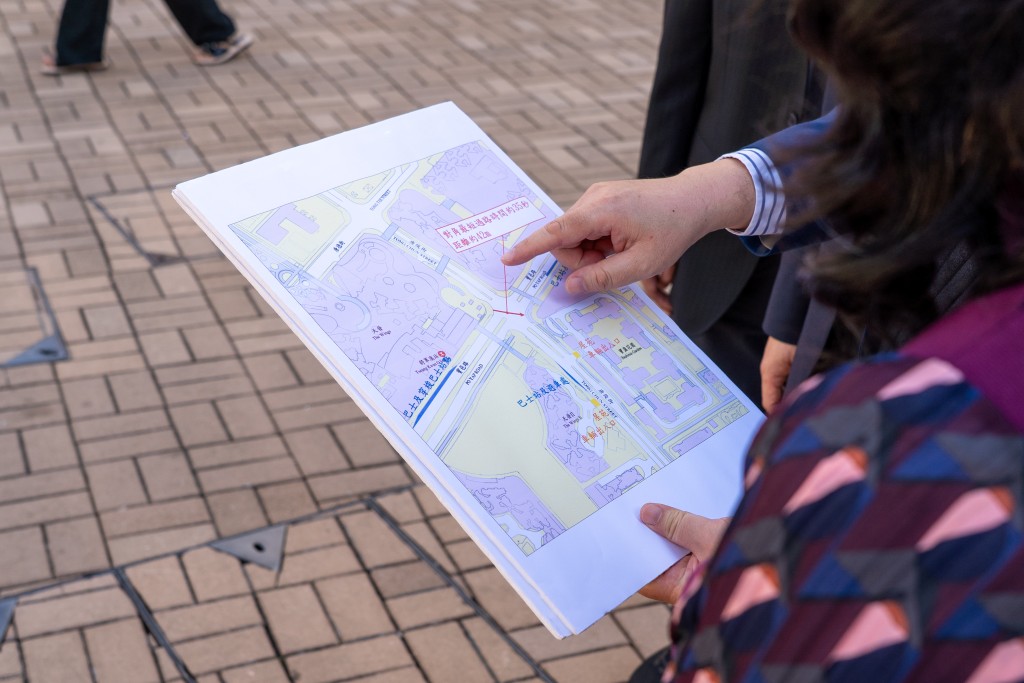 陳美寶早前到訪將軍澳，視察「對角行人過路處」的落實情況。局長網誌