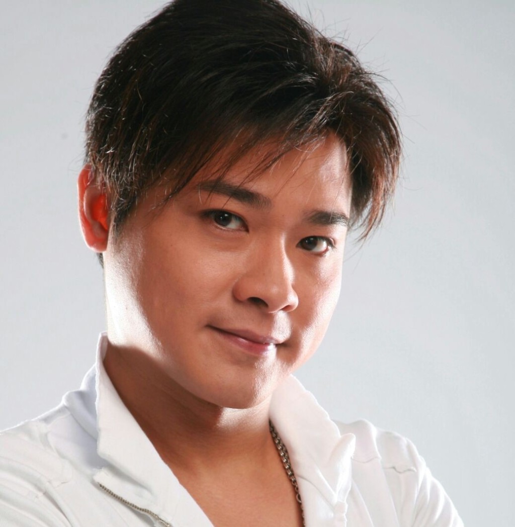 李潤祺1993年畢業於香港演藝學院戲劇學院，翌年入讀亞視第二期藝員訓練班。