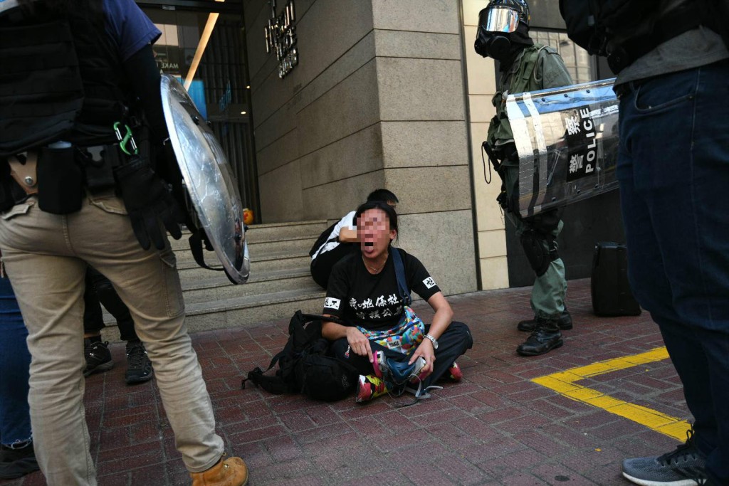 警方銅鑼灣制服多人