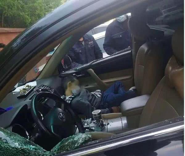 男童救出時已經死亡。網上圖片