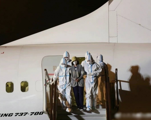 姜冬梅於10月2日被押解回國。互聯網圖片
