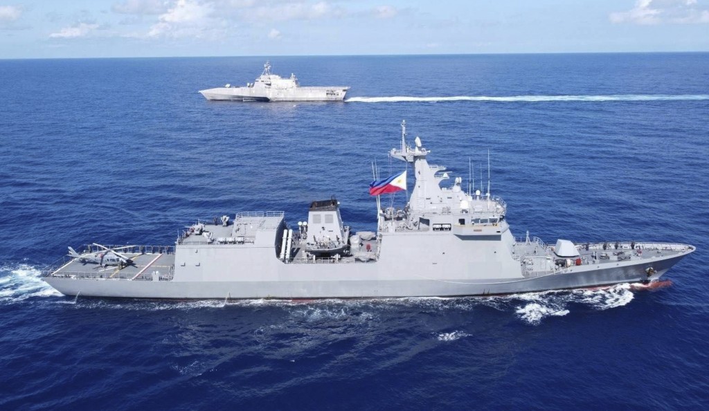 中國軍方12月4日表示，美國海軍艦艇「吉福茲號」非法侵入仁愛礁附近海域。 美聯社