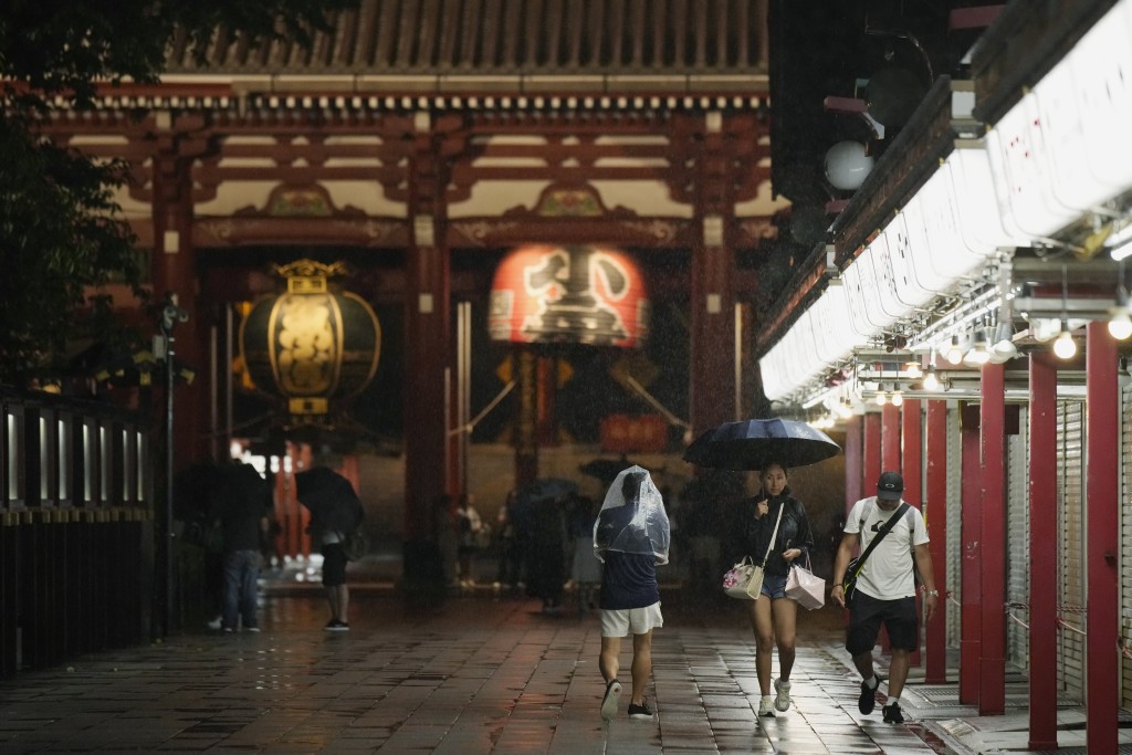 雷門觀音寺人潮不復見。美聯社