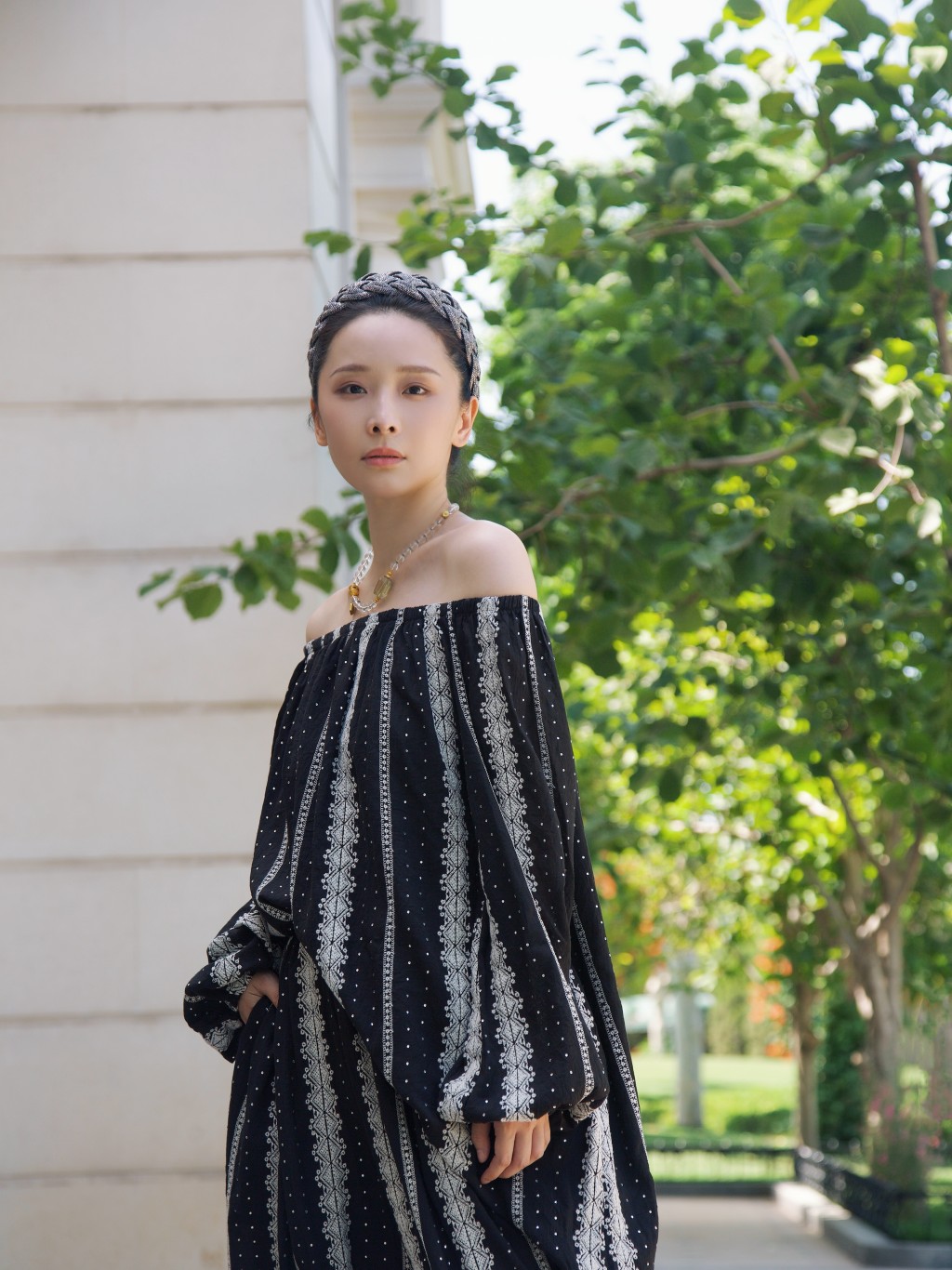 內地女星李曼於2012年1月公開承認與洪天照拍拖,不過已分手多年。 內地女星李曼於2012年1月公開承認與洪天照拍拖,不過已分手多年。