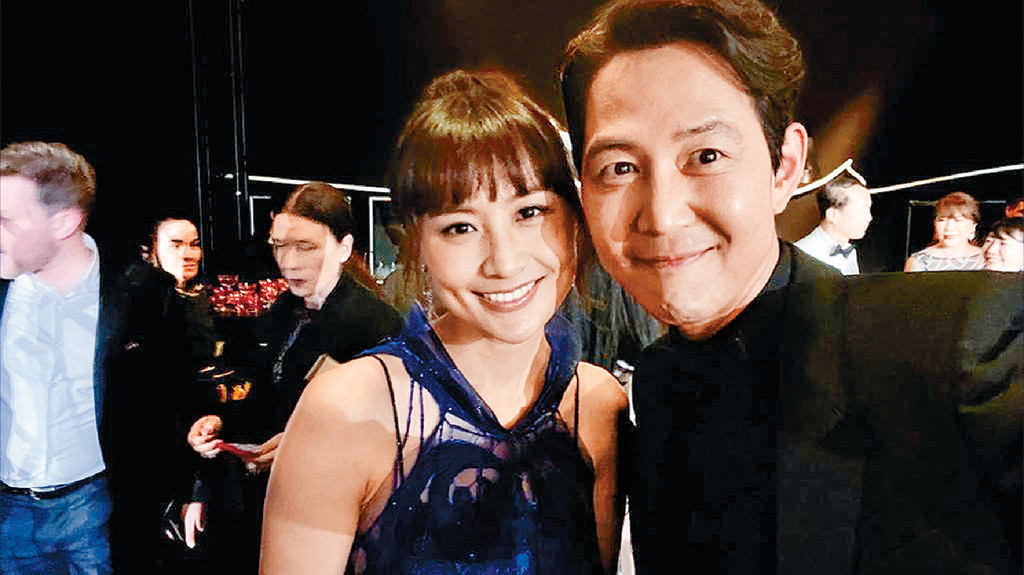 ■李政宰認出陳法拉曾演《尚氣》後，主動要求合照。