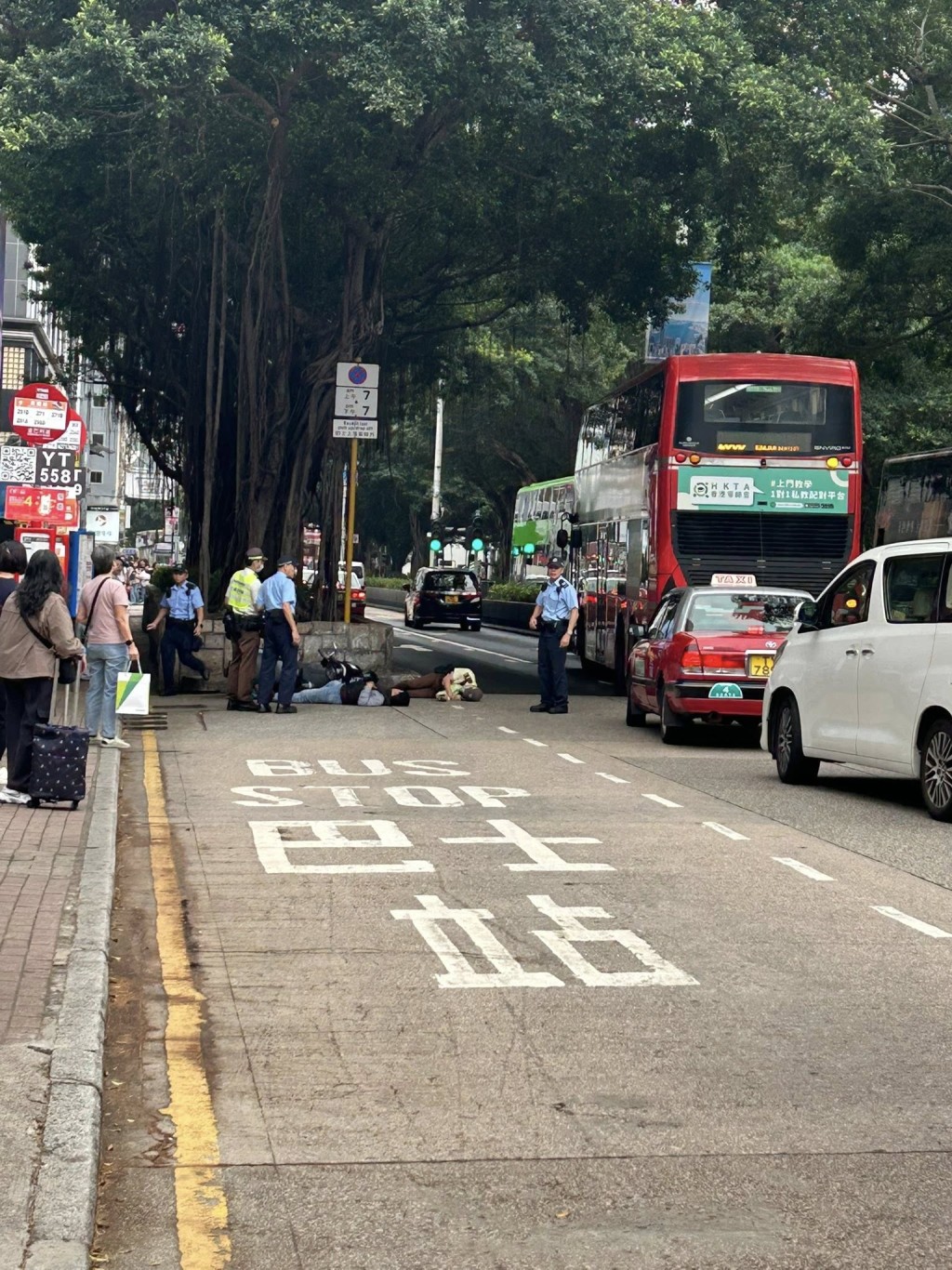 警員到場調查。fb 馬路的事討論區