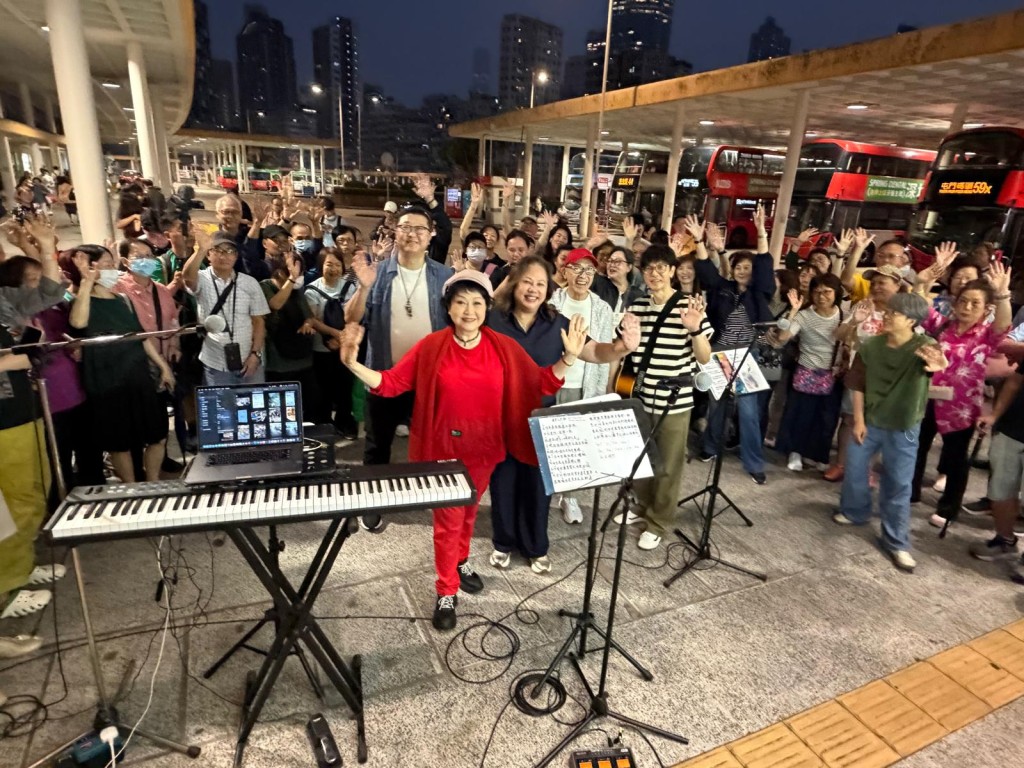 胡美儀首次走上旺角街頭，為市民帶來一場情緒支援活動。