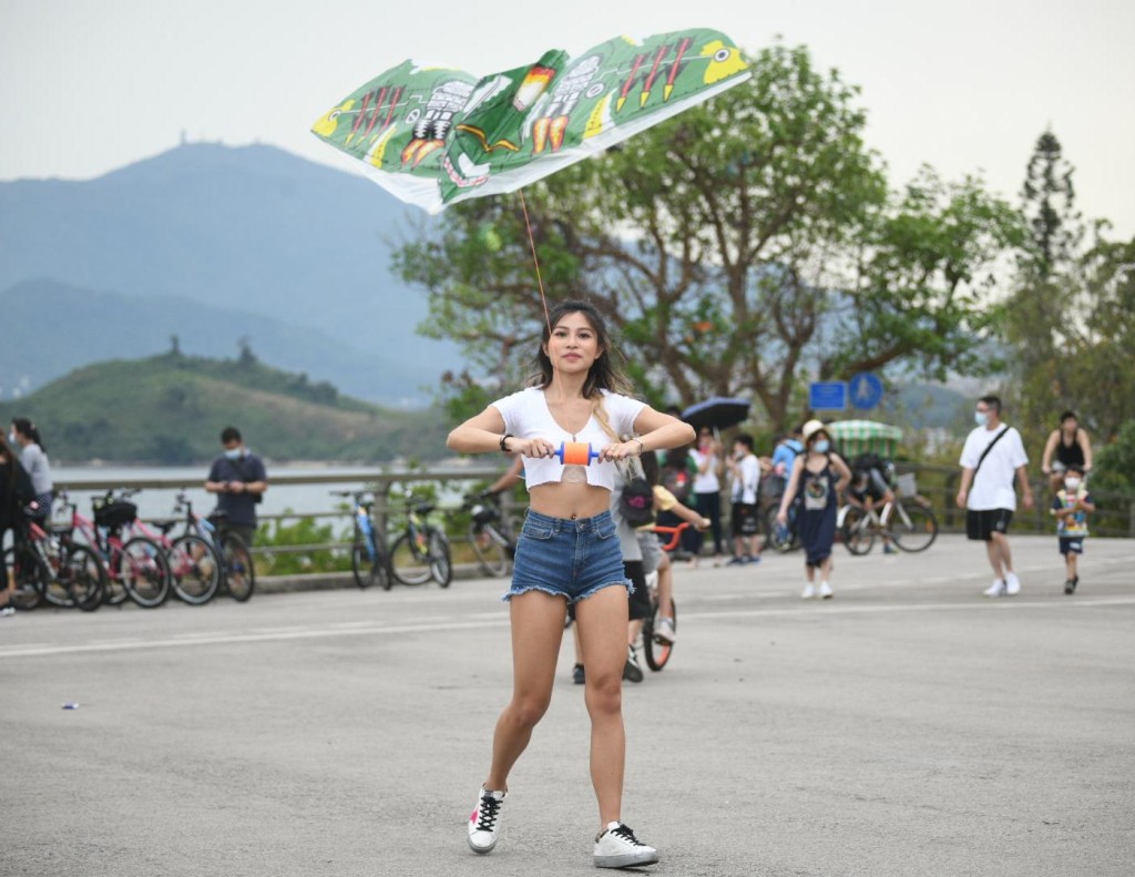 大美督人山人海。