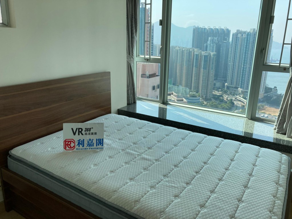 兩房均設大窗,可引入充裕的日光。