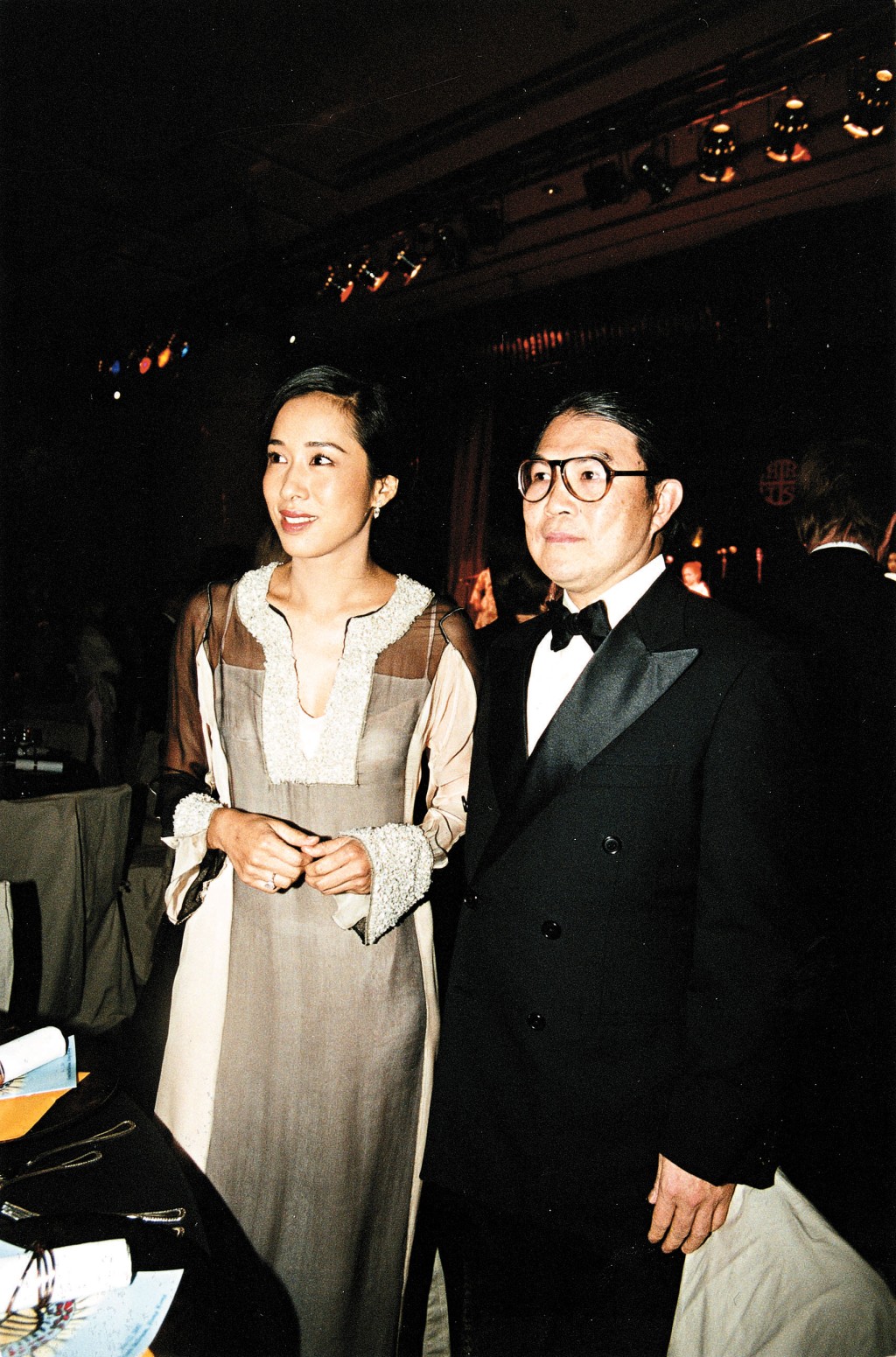 朱玲玲1977年当选港姐冠军，翌年嫁霍英东长子霍震霆。