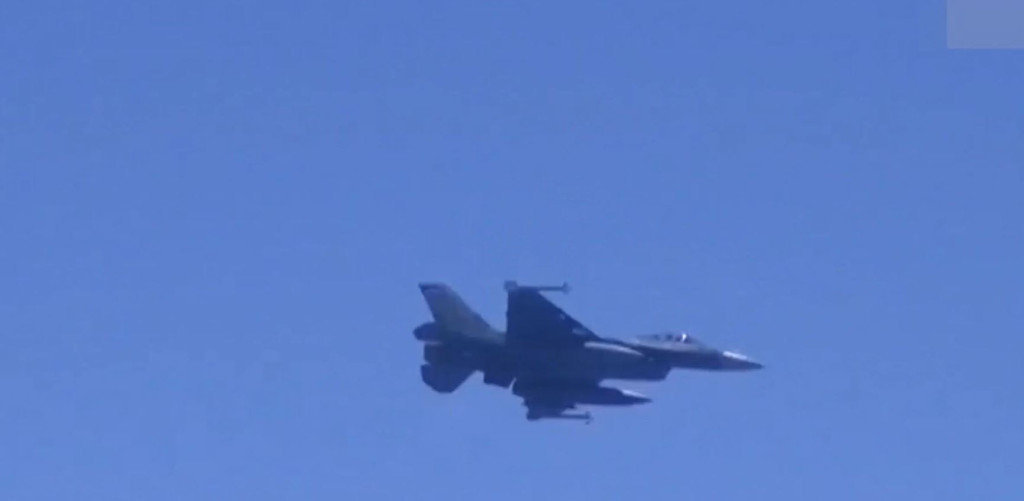 在俄國防部公布的視頻可見，俄羅斯出動了多類型的戰機。 俄國防部視頻截圖