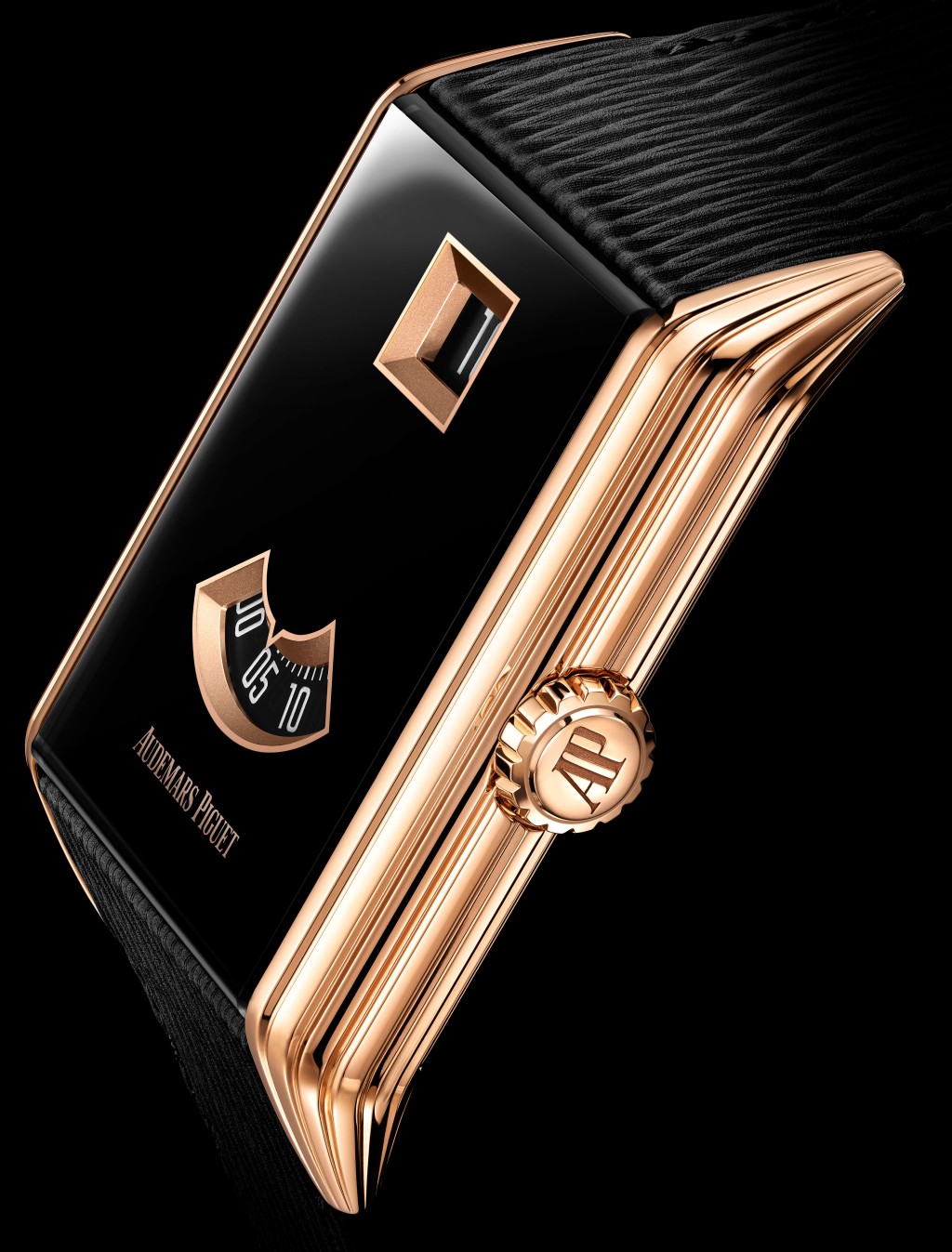 正面看是简约的长方形，从侧面看则见其流线的轮廓。