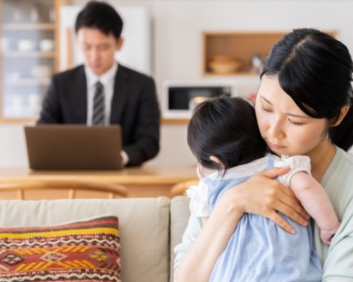 港爸怪老婆不體諒，被網民炮轟（示意圖）。網圖