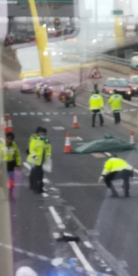 警方調查期間,發現了路面有一些撞毀汽車的零件,相信是將老翁撞倒後遺下。網民Alan Chan/ fb群組「香港交通突發報料區」