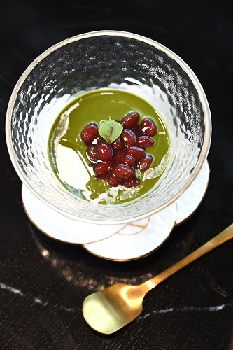 抹茶紅豆奶凍自家製的奶凍滑嘟嘟不會太甜膩，加上抹茶及紅豆做點綴，清新香甜。