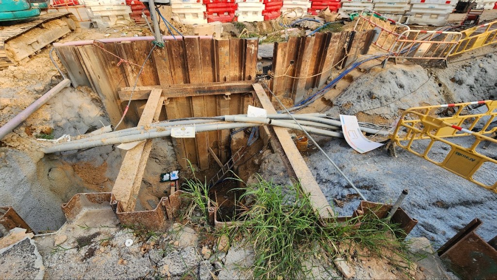 上水馬草壟路工人失足 墮深坑浴血送院