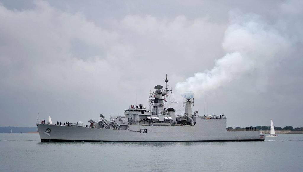 涉事軍艦一般配備400名官兵。（FB@Indian Navy Fans）