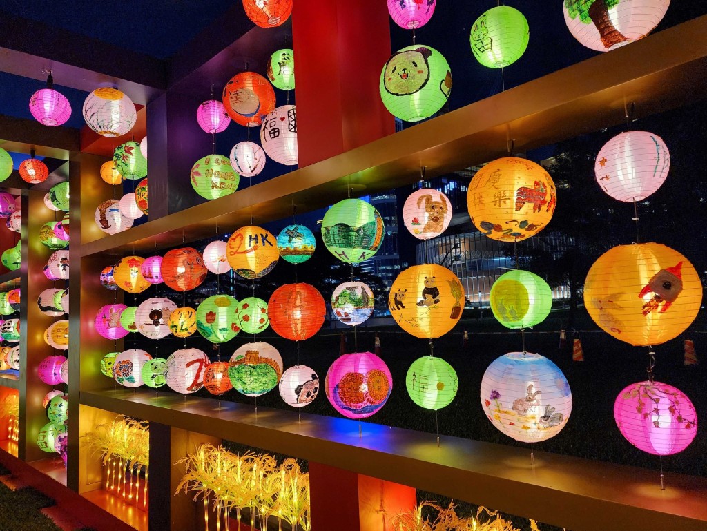 「彩燈廊」集結逾千市民作品。