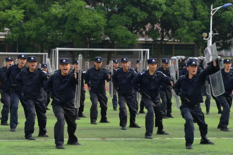 西九龍、羅湖邊檢站的警員先後進行演練。