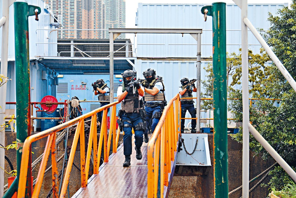 反恐特勤隊去年初與其他部門在昂船洲進行聯合反恐演習。
