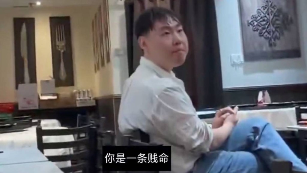 加拿大「Walker哥」因未獲免費膠袋，不斷侮辱侍應「你是賤命」爆紅。Ｘ