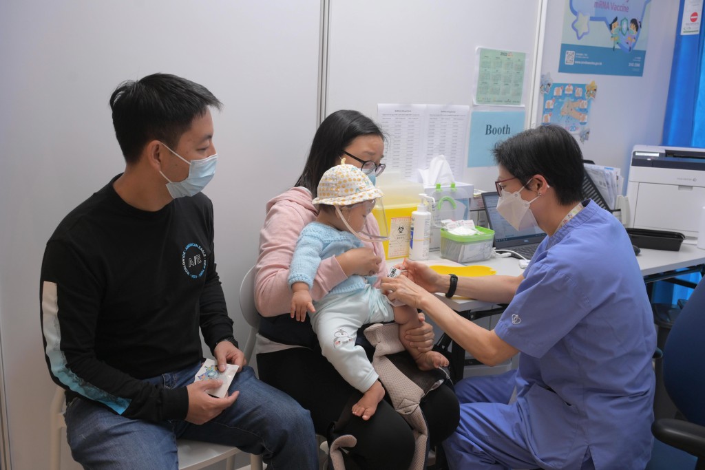 图为婴儿接种新冠疫苗。资料图片