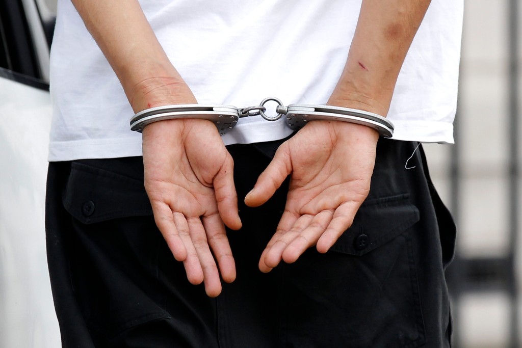 男子給兩好友戴綠帽被圍毆，2人獲刑為何只1人緩刑？ 路透社/示意圖
