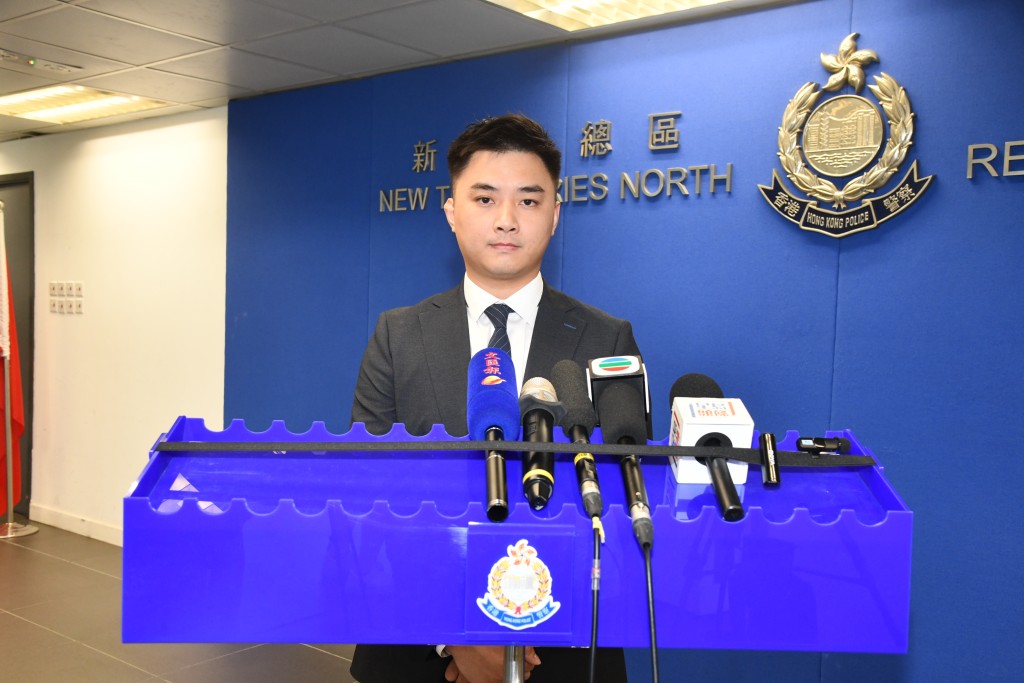 新界北總區反三合會行動組第二隊高級督察施俊行交代案情。 新界北總區反三合會行動組第二隊高級督察施俊行交代案情。