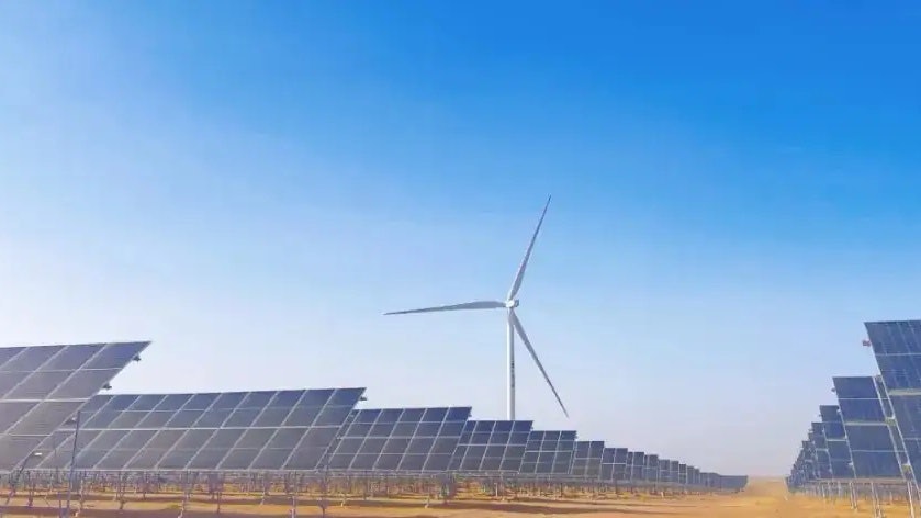 根據BNEF測算，中美風電和光伏滲透率將在2033年左右超過50%，而傳統2至3小時的儲能系統已難以維持電力穩定。