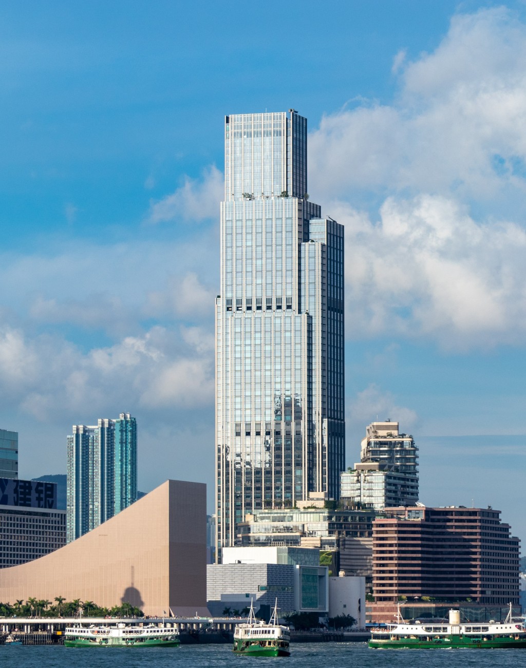 位於尖沙嘴海傍的香港瑰麗酒店，最近榮獲三項殊榮。