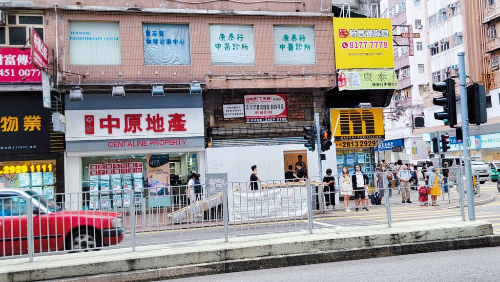 屯門鄉事會路冠興樓E號鋪（交吉），以每月14萬租出，較舊租跌57%。