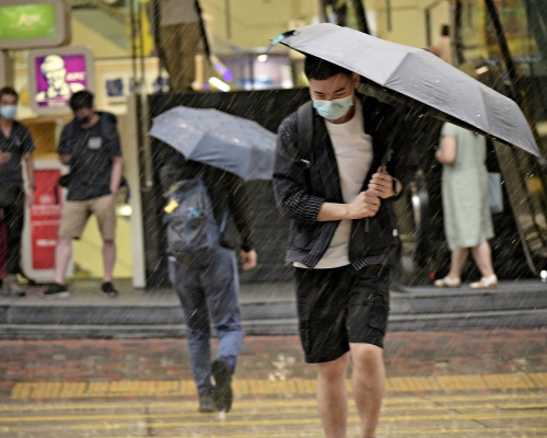 預料星期二、三廣東沿岸狂風驟雨增多。資料圖片