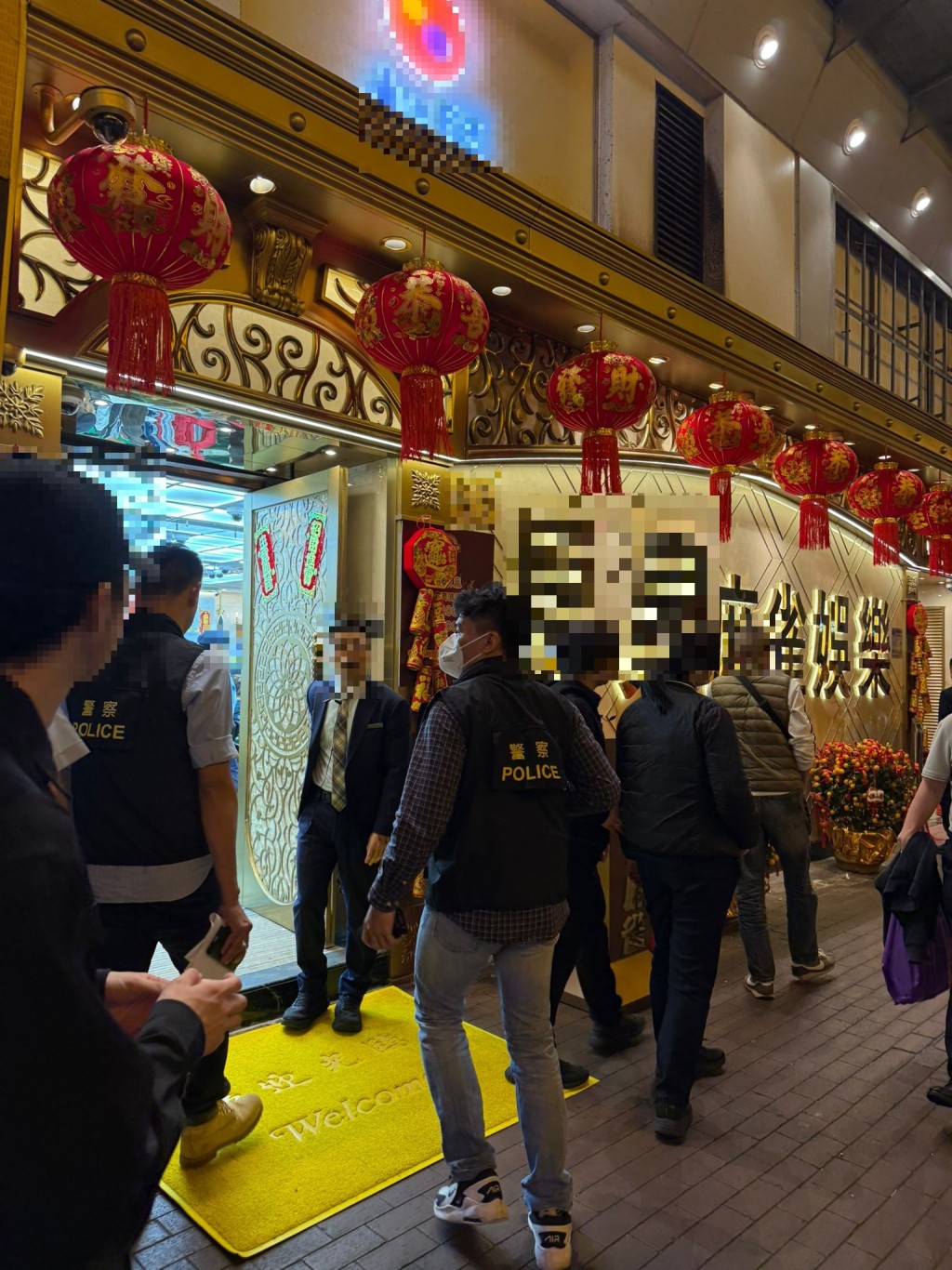 警旺角反罪惡查19夜場，拘3男包括一名通緝犯。警方圖片