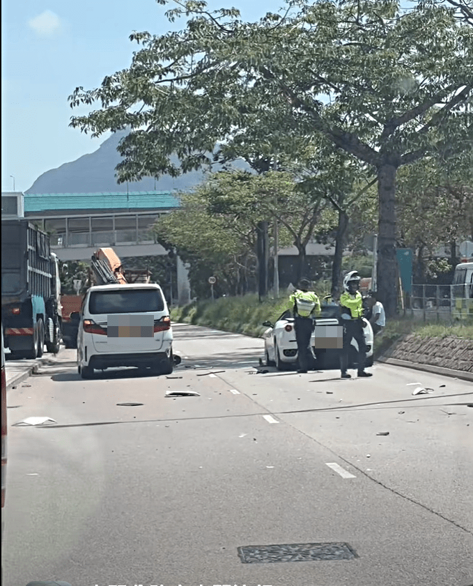 法拉利再撞另一私家車。網圖