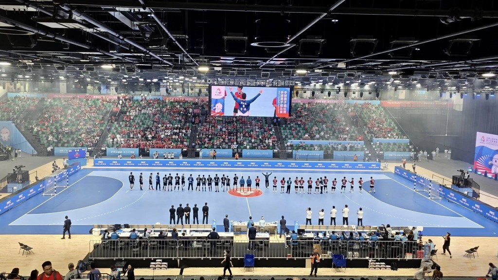 香港男子手球隊首度晉級全運會四強，並於今日（10日）晚上與北京隊爭逐銅牌，文化體育及旅遊局局長羅淑佩親臨捧場。