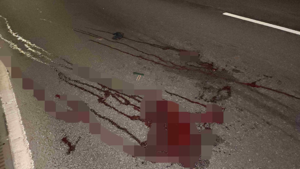 現場遺下一大灘血迹。黎志偉攝