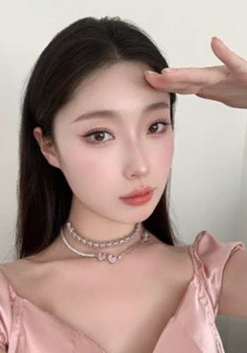 童瑤的媽媽仍在加護病房。 童瑤的媽媽仍在加護病房。